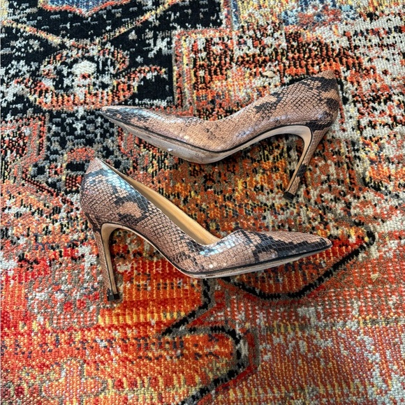 Stuart Weitzman Snakeskin Pointed Heels Size 6 - Picture 1 of 5